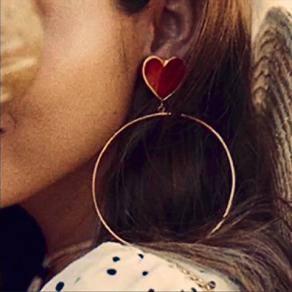 Large Gold hoops with red Acrylic hears hearts NWT - Picture 4 of 7